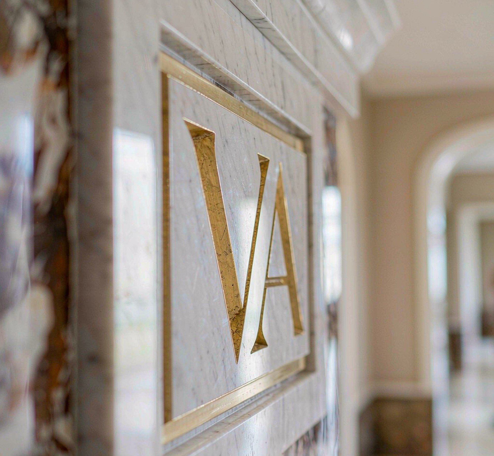 a CNC lettered marble inlay with metallic gilding CNC鑲金刻字 高清石材鑒賞 - 香港恆生石材