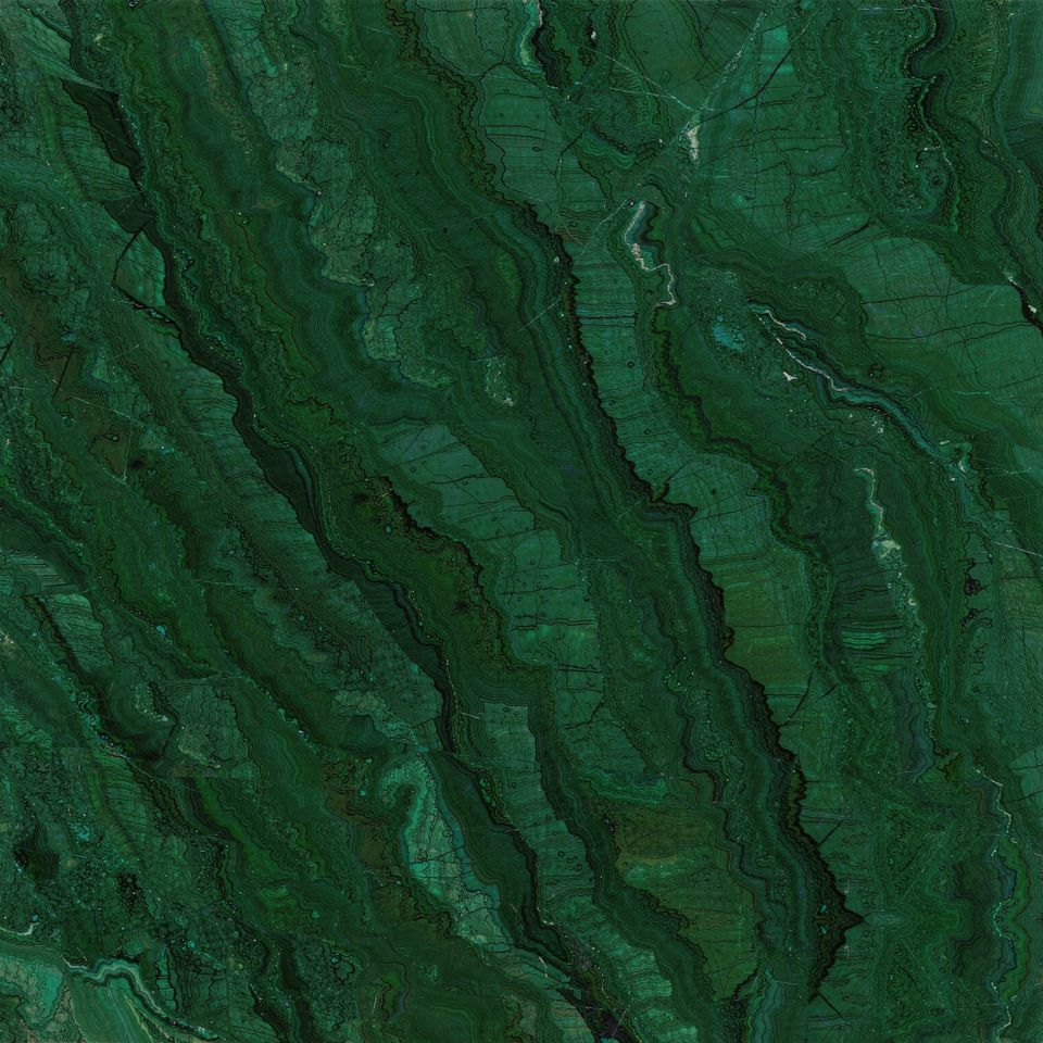 翠玉綠 Emerald Green Marble 石材樣板圖,綠色系,產地中國,產地中國,體積密度2.80 g/cm³,吸水率≤0.37%,莫氏硬度3,適用於牆身、檯面、特色牆、大堂