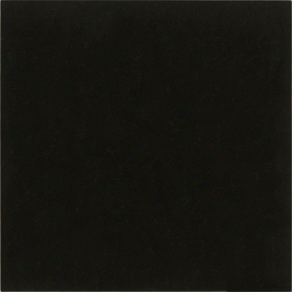 純黑玉石 Pure Black Jade 石材樣板圖，黑色系，產地中國，產地中國，體積密度2.66 g/cm³，吸水率≤0.43%，莫氏硬度3，適用於地面、牆身、檯面、大堂、特色牆