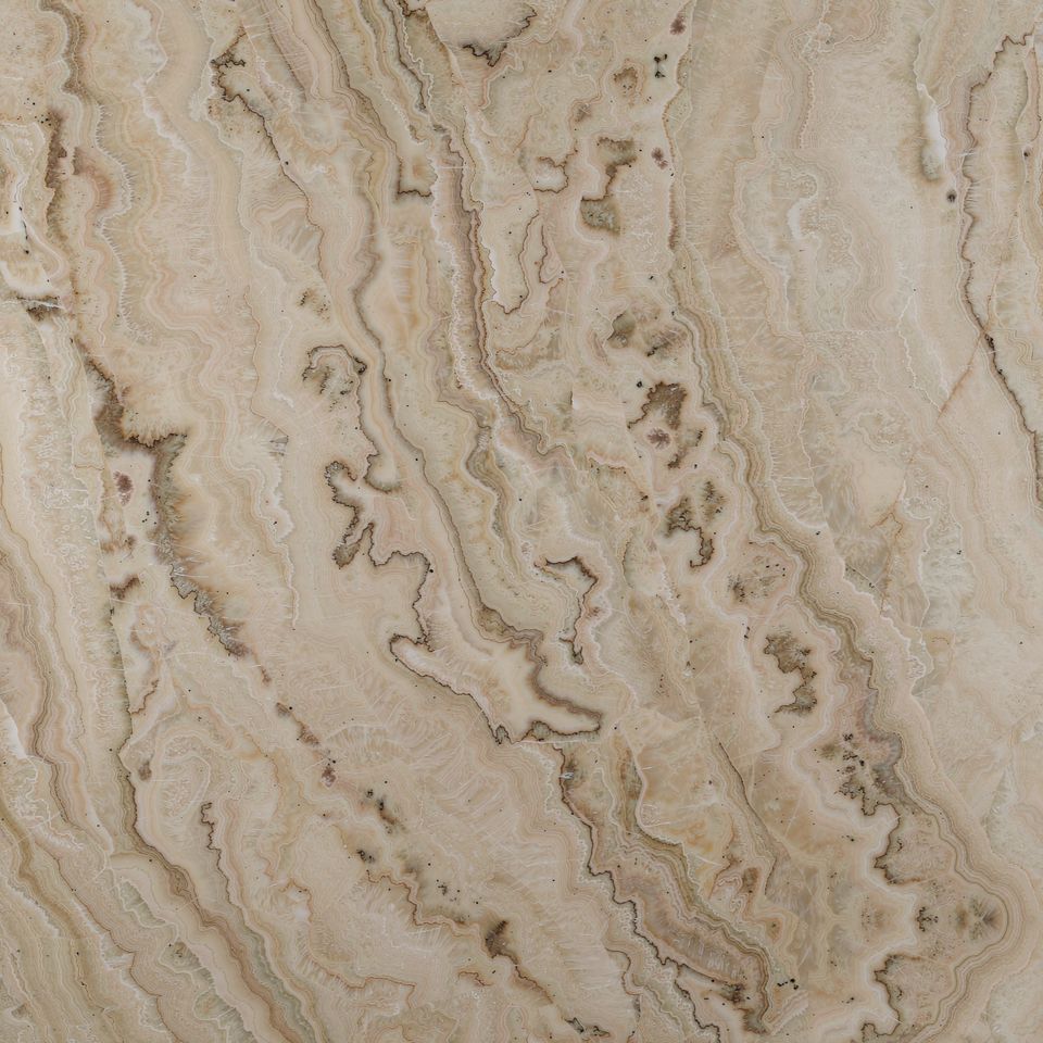 皇室米黃 Royal Beige Marble 石材樣板圖,米黃系,產地土耳其,產地土耳其,體積密度2.74 g/cm³,吸水率≤0.11%,莫氏硬度3,適用於地面、牆身、檯面、大堂、特色牆