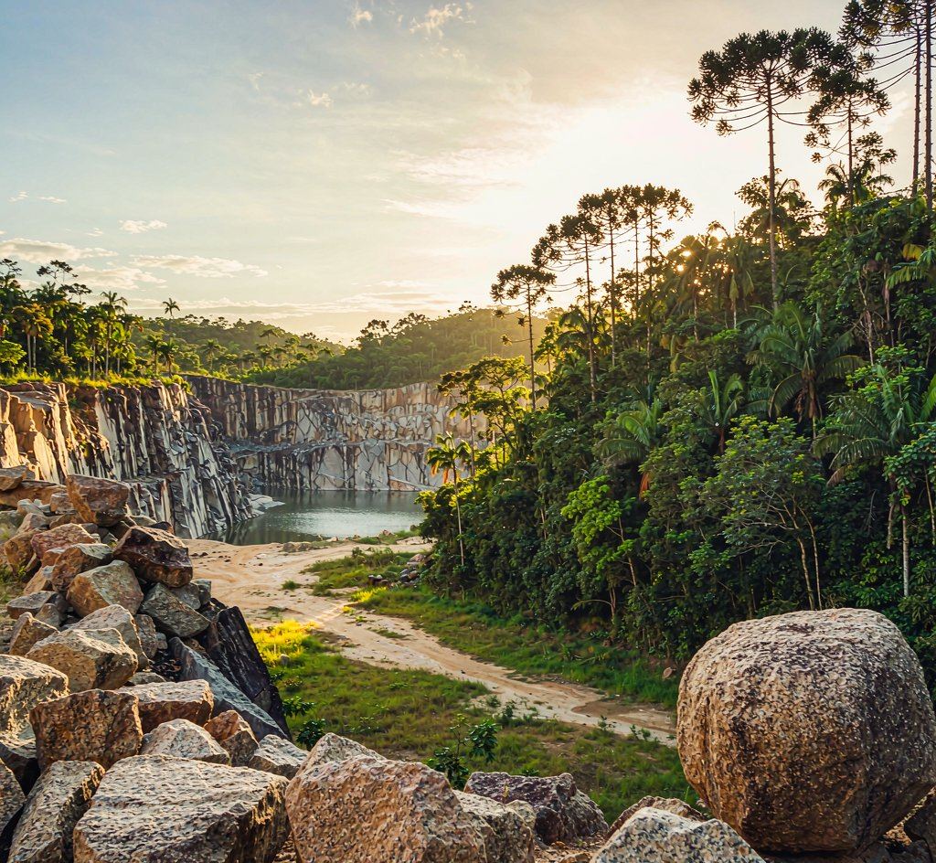 a Brazilian natural stone quarry in tropical rainforest 巴西熱帶礦山 高清石材鑒賞 - 香港恆生石材