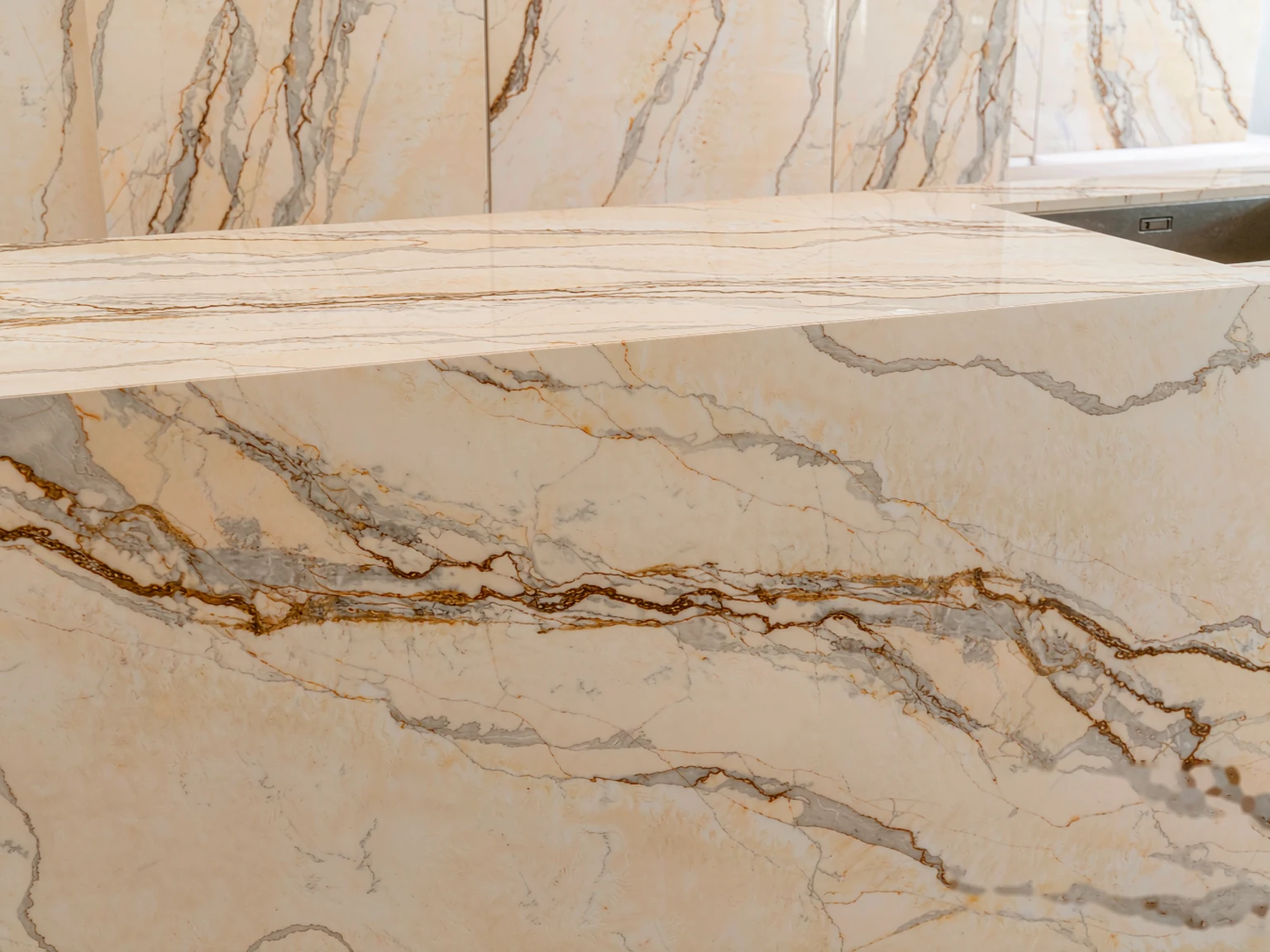 Marble-look sintered stone countertop and matching wall
